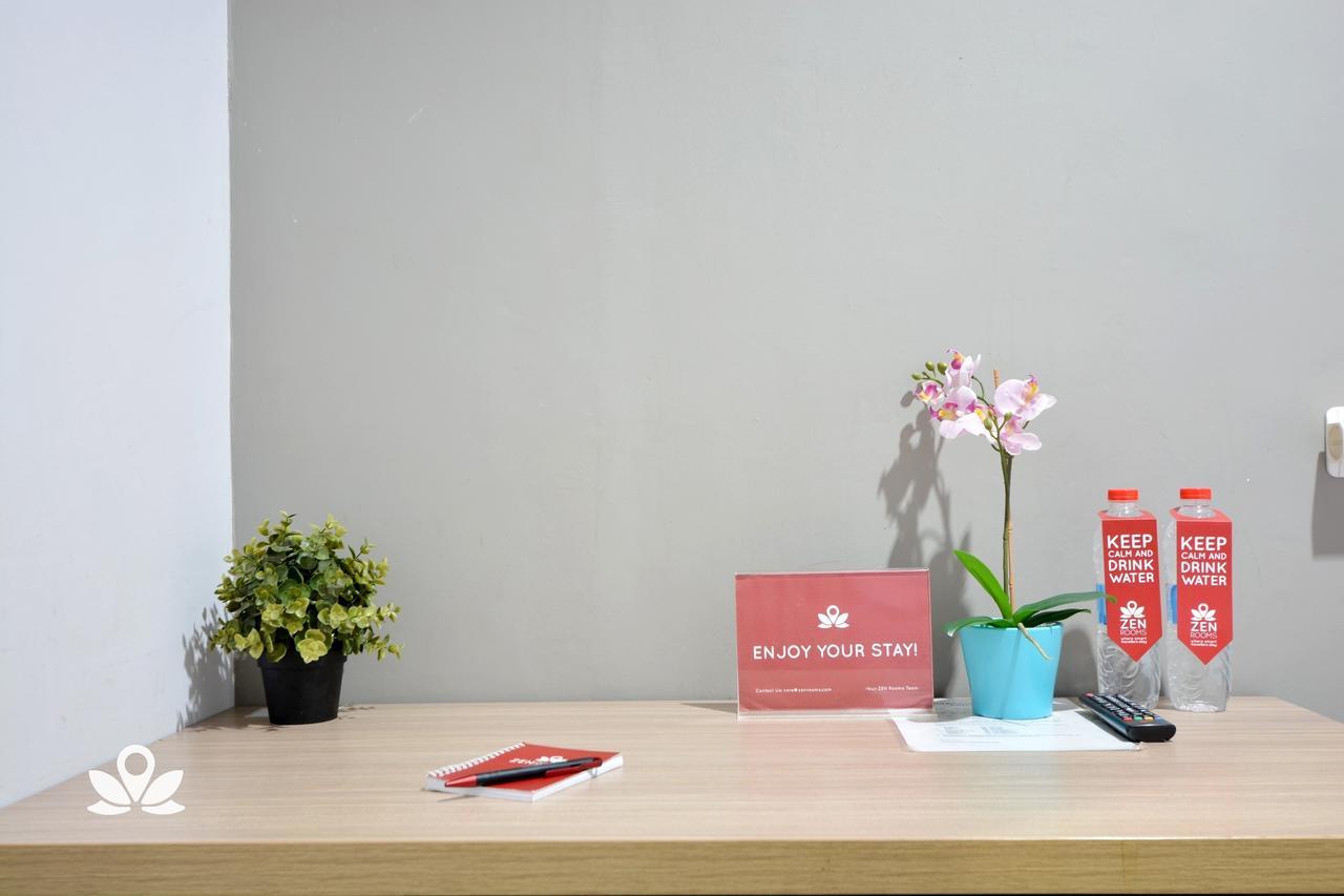 Zen Rooms Karet Pedurenan Yakarta Exterior foto